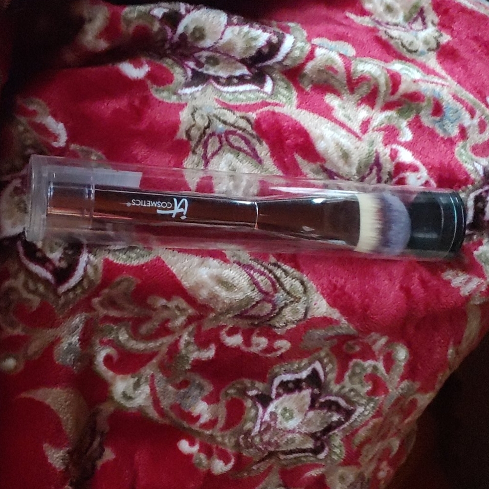It Cosmetics  Foundation Brush